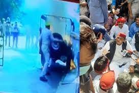 लखीमपुर में उपद्रव व हिंसा के बाद अब विपक्ष की सियासत तेज, प्रियंका के बाद हिरासत में अखिलेश यादव