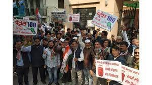 106.89 रुपये प्रति लीटर का पेट्रोल लेकर आ रही हूं,