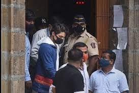 एनसीबी के हाथ लगा बड़ा सबूत, आर्यन खान ने ड्रग्स को लेकर की थी बॉलीवुड एक्ट्रेस के साथ बात