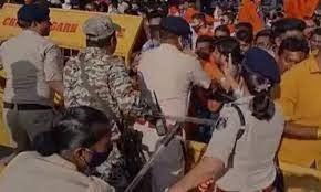 कवर्धा कांड- राजनांदगांव मे विहिप, बजरंग दल के कार्यकर्ताओं के बीच हुई जमकर झूमा-झटकी,कल कलेक्टर एवं एसपी ने ली थी शांति समिति की बैठक