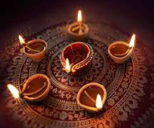 देश मना रहा दिपावली, दीपों के उत्सव पर राष्ट्रपति रामनाथ कोविन्द, PM मोदी से लेकर तमाम नेताओं ने दी शुभकामनाएं