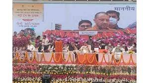 मुख्यमंत्री योगी बोले- मेट्रो ट्रेन से प्रदूषण कम करने में मिलेगी मदद