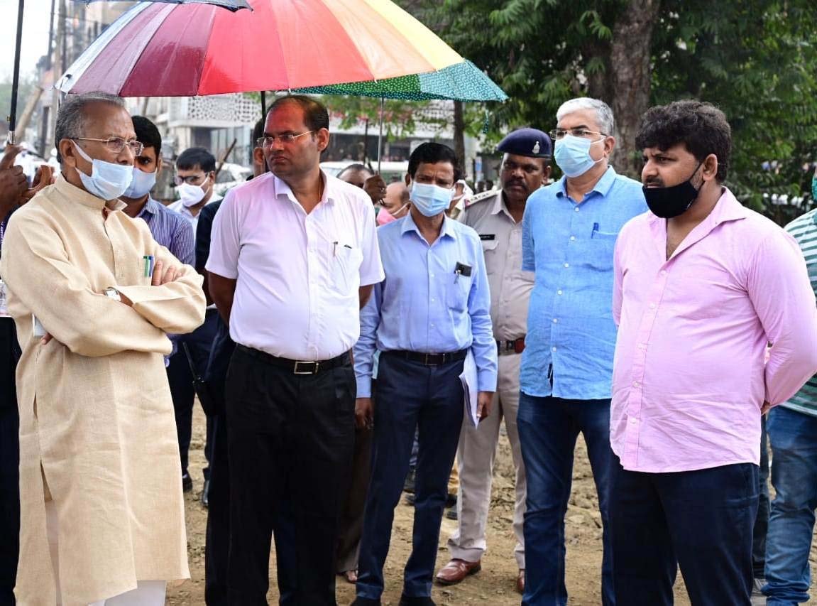 अण्डर ब्रिज के कार्यों की धीमी प्रगति पर मंत्री श्री ताम्रध्वज साहू ने जताई नाराजगी