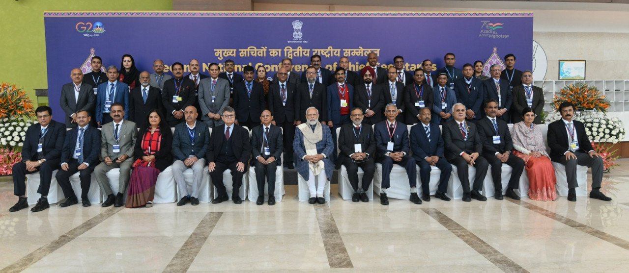 रायपुर: प्रधानमंत्री  नरेंद्र मोदी की अध्यक्षता में आज नई दिल्ली में आयोजित मुख्य सचिवों के द्वितीय राष्ट्रीय सम्मेलन में छत्तीसगढ़ के मुख्य सचिव  अमिताभ जैन भी शामिल हुए