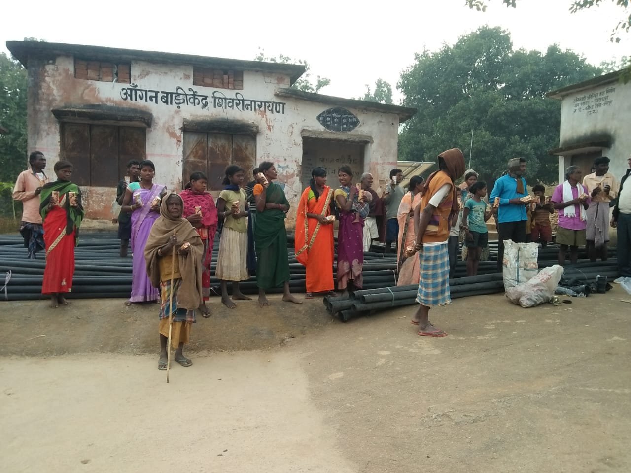 जशपुरनगर : उद्यान विभाग ने विशेष पिछड़ी जनजाति बिरहोर के 12 परिवार को खेती बाड़ी करने के लिए पाईप दिया है