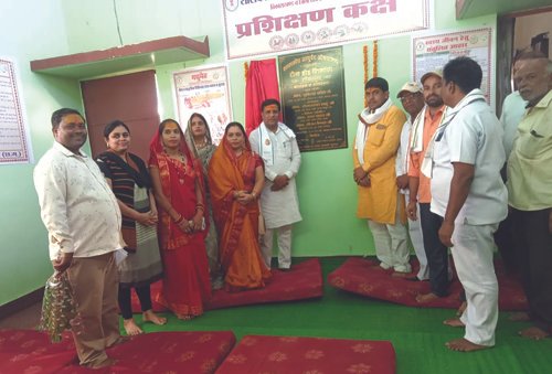 राजनांदगांव : शासकीय आयुर्वेदिक औषधालय में टीन शेड निर्माण का विधायक ने किया लोकार्पण