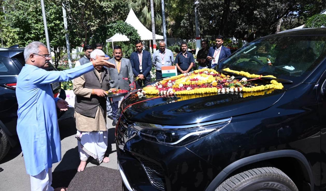 रायपुर: मुख्यमंत्री के काफिले में नये टोयोटा फॉर्च्यूनर वाहन किए गए शामिल
