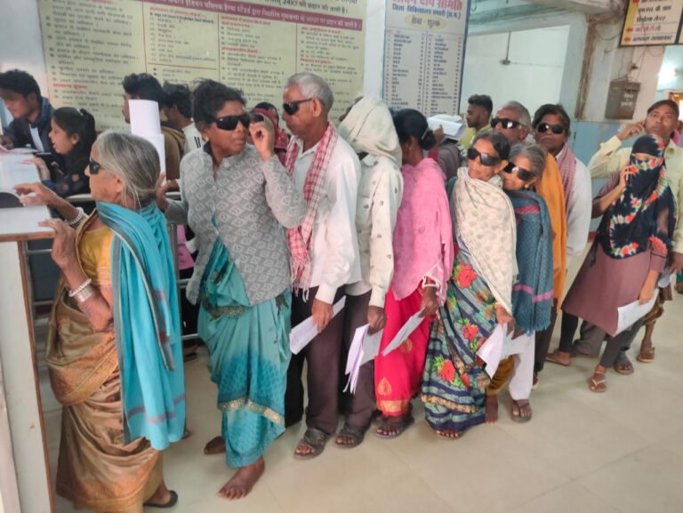धमतरी  : दोनों आंखों के मोतियाबिंद से उपजे अंधत्व से मुक्त हुआ धमतरी जिला