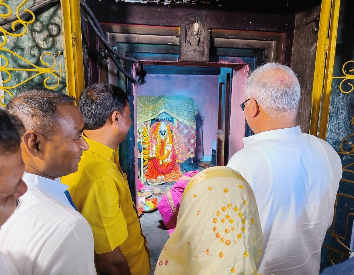 रायपुर: मुख्यमंत्री ने माँ दंतेश्वरी की पूजा-अर्चना कर प्रदेश की खुशहाली की कामना की