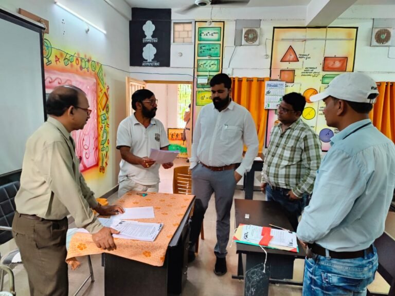 बेरोजगारी भत्ता के लिये सत्यापन हेतु 10 कलस्टर सेन्टर, आयुक्त ने किया निरीक्षण