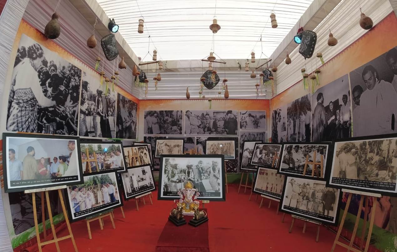 जगदलपुर : नारी शक्ति-भरोसे का सम्मेलन में बस्तर संभाग के जिलों द्वारा लगाई जा रही है प्रदर्शनी