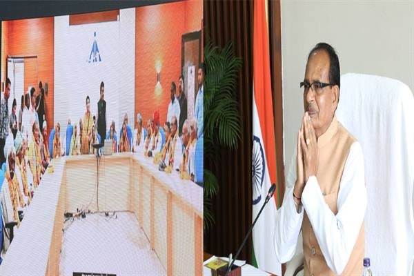 MP – मुख्यमंत्री श्री चौहान ने विमान से शिर्डी जा रहे देवास के 32 बुजुर्ग को दी शुभकामनाएँ – तीर्थ-यात्रियों से किया वर्चुअल संवाद