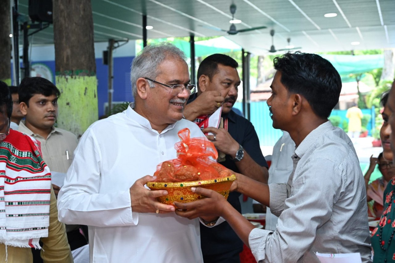 रायपुर : मुख्यमंत्री  भूपेश बघेल के आमंत्रण पर उनके निवास पहुंचे पत्थलगांव विधानसभा क्षेत्र के बागबहार निवासी गौरीशंकर यादव ने अपने अनुभव साझा करते हुए कहा…