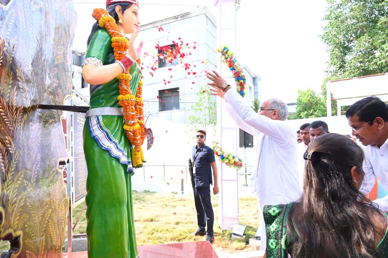 रायपुर : छत्तीसगढ़ की अस्मिता, स्वाभिमान और सम्मान की प्रतीक है छत्तीसगढ़ महतारी – मुख्यमंत्री  बघेल