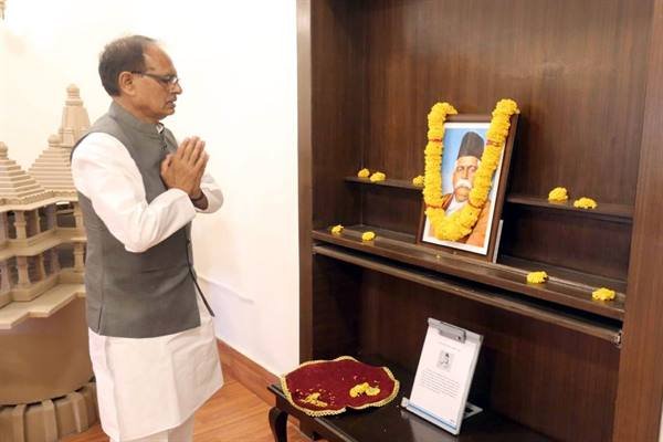 MP- मुख्यमंत्री श्री चौहान ने डॉ. हेडगेवार की पुण्य-तिथि पर किया नमन￼￼