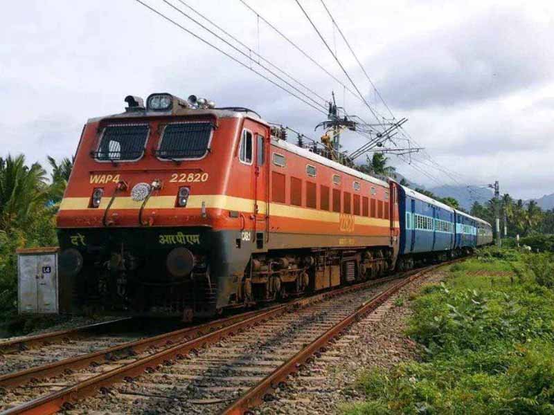 train-2.jpg
