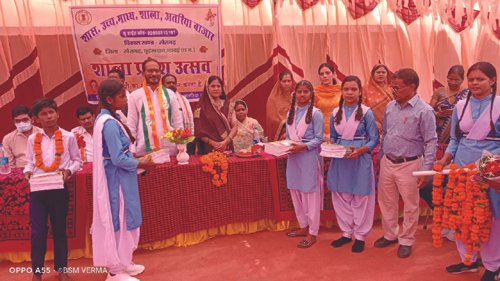 राजनांदगांव : शिक्षा बच्चों के भविष्य गढ़ने में मददगार : गिरवर जंघेल