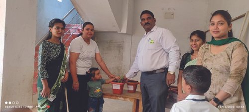राजनांदगांव : एप्पल वैली पब्लिक स्कूल के बच्चों ने रोपे पौधे
