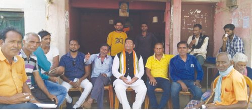 राजनांदगांव : खुज्जी विधानसभा क्षेत्र में लगातार लोगों से रूबरू हो रहे कांग्रेस नेता तरूण सिन्हा