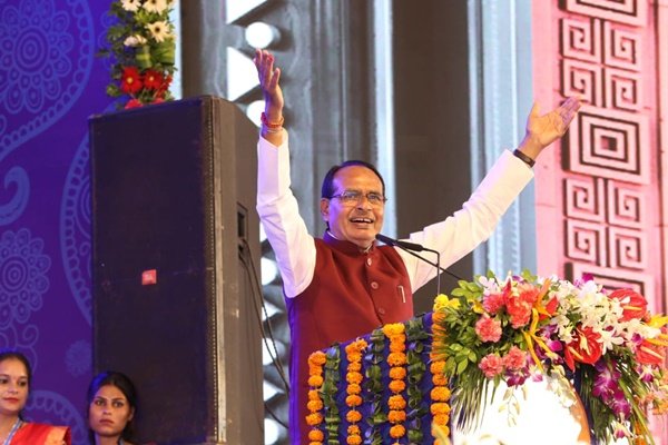 CM_Shivraj_Ladali_ladli_behna_yojana_3.jpg