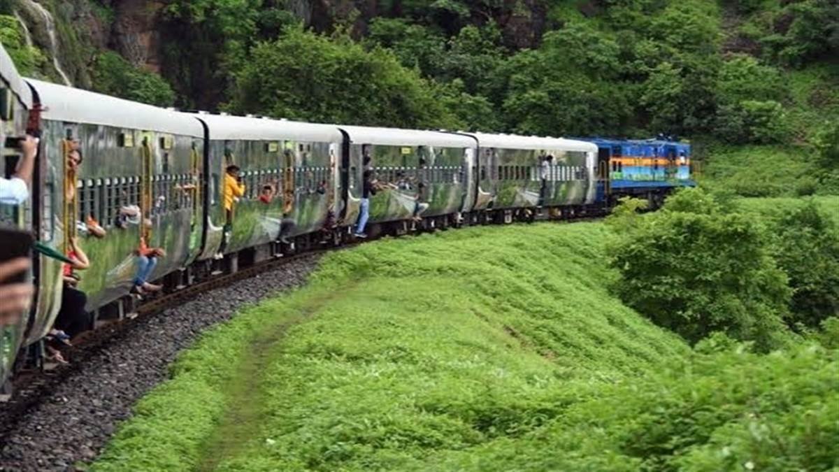 heritage_train.jpg