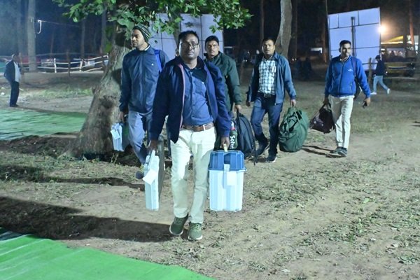 20231118140903_सकुशल वापसी मतदान दल (3)