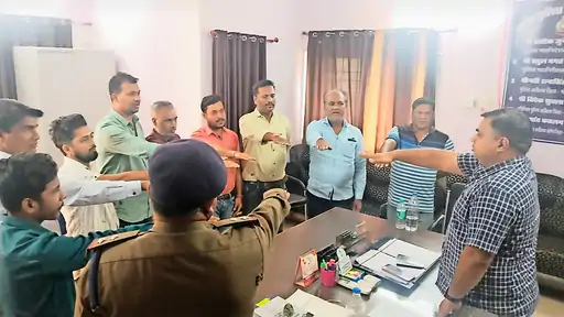 206_170774170965ca120d3c8f7_12manpur1