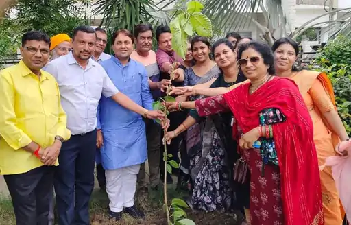 206_172337835766b8aab5073e0_rajnandgaon1