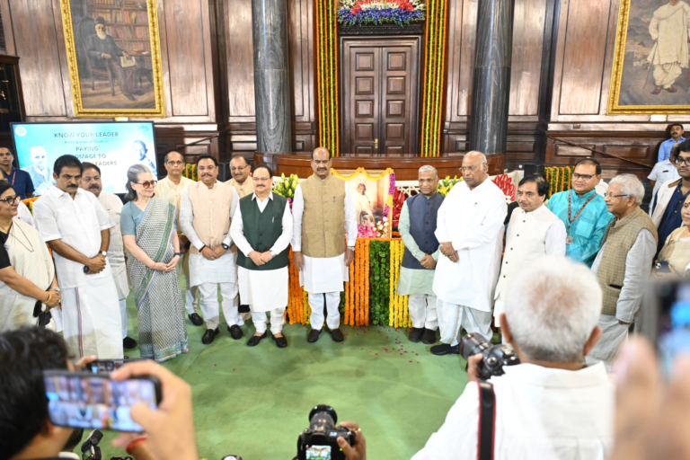 राजनांदगांव : संसद में गांधी-शास्त्री का श्रद्धांजलि