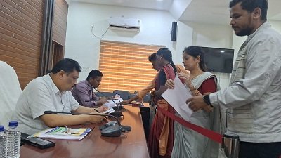 CG : खराब सड़कों के कारण आने जाने में हो रही है असुविधा, उमरपोटी निवासियों ने की शिकायत