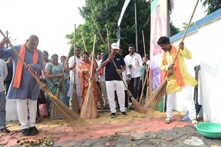 CG : हमारी लापरवाही के कारण सफाई खर्च बढ़ रहा है: सांसद विजय