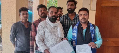 राजनांदगांव : बसपा नेता व महापौर प्रत्याशी शमसूल आलम ने पूर्व मुख्यमंत्री विधानसभा अध्यक्ष डॉ. रमन सिंह को ज्ञापन सौंपकर नई शराब दुकान खुलने से रोकने की मांग