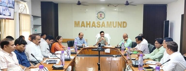 महासमुंद : कलेक्टर ने ली समय-सीमा की बैठक- होली पर्व के मद्देनजर मिठाई एवं खाद्य पदार्थों का नियमित जांच करने के निर्देश