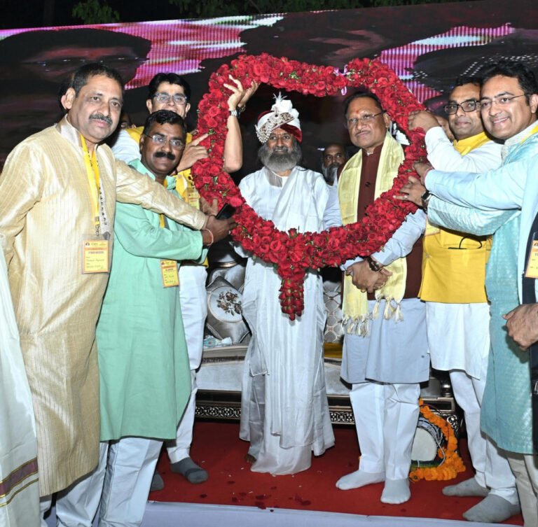 रायपुर : श्रीश्री रविशंकर और उनके संस्थान के परोपकार और मानवता के कल्याण के कार्यों को कभी भुलाया नहीं जा सकता : मुख्यमंत्री