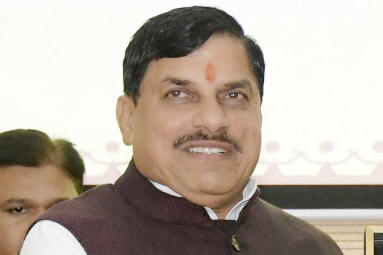 mohan_0A_82_3-4.jpg
