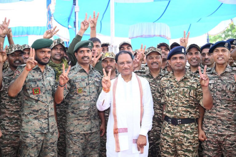 Raipur : गलगम पहुंचे मुख्यमंत्री श्री विष्णु देव साय, जवानों का हौसला बढ़ाया