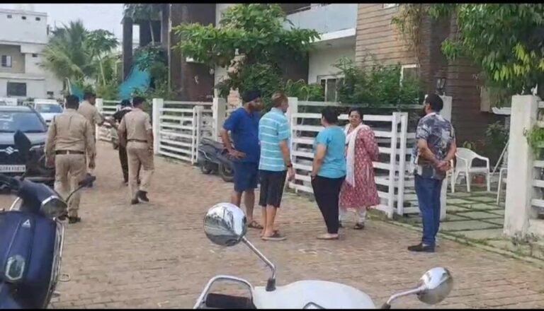 Rajnandgaon : VIP कॉलोनी में चोरी का प्रयास, खिड़की तोड़ी…..गार्ड को दी गोली मारने की दी धमकी .....