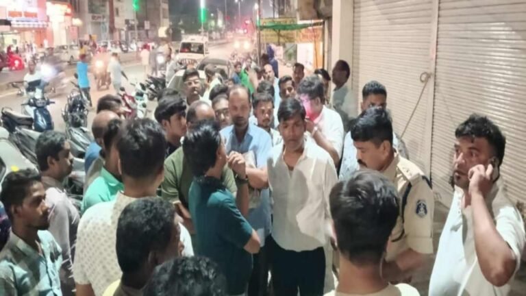 बरड़िया ज्वेलरी शॉप लूट की नीयत से घुसे 2 नकाबपोश युवक, पिता-बेटी को मारी गोली, अस्पताल में भर्ती, कोतवाली थाना क्षेत्र की घटना
