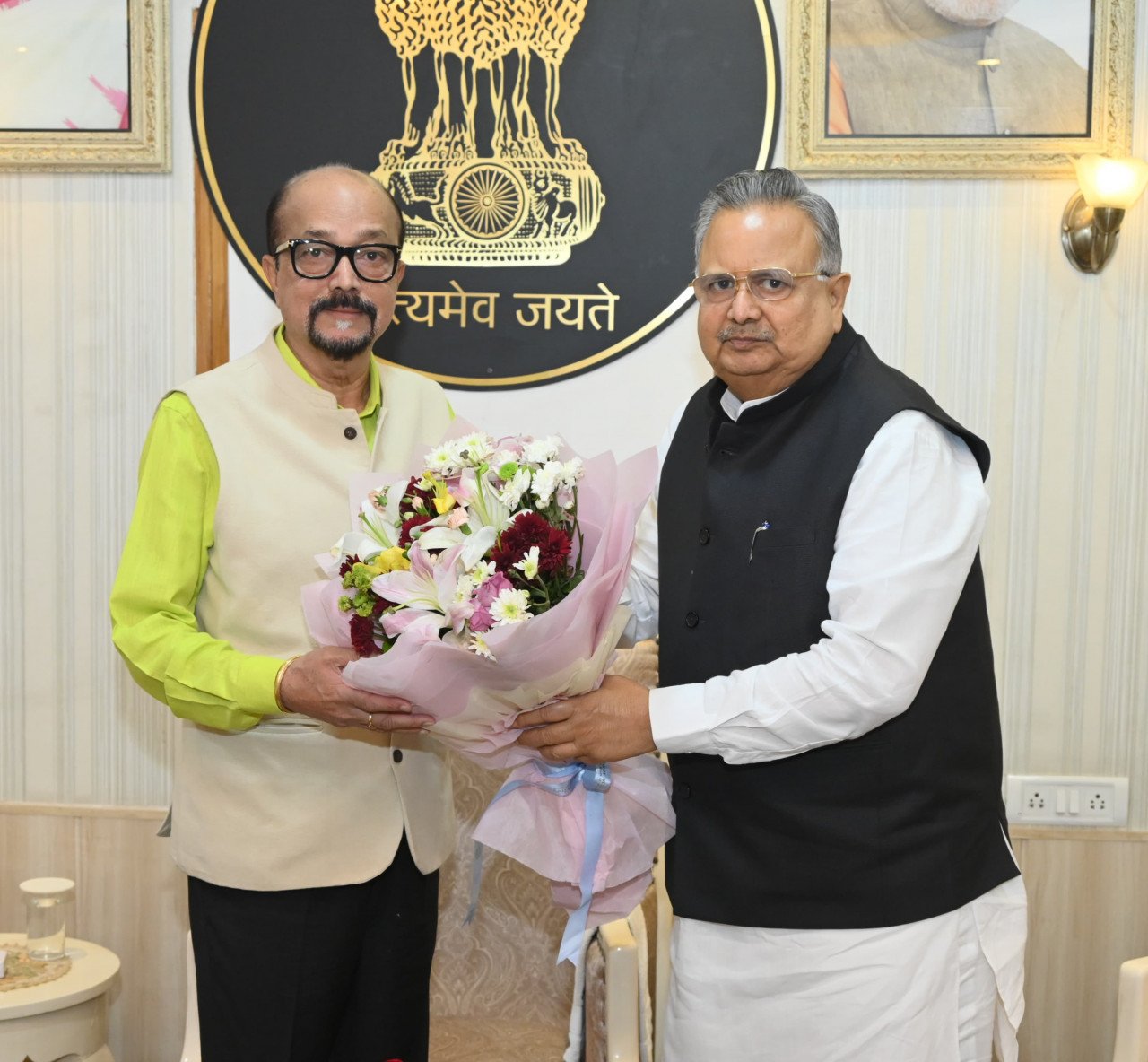 राज्यपाल श्री डेका से विधानसभा अध्यक्ष डॉ. सिंह ने की सौजन्य भेंट