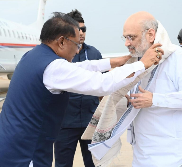 रायपुर : केंद्रीय गृह मंत्री शाह के छत्तीसगढ़ आगमन पर मुख्यमंत्री साय ने स्वामी विवेकानंद एयरपोर्ट पर किया स्वागत