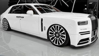 Rolls-Royce Phantom VIII EWB कार