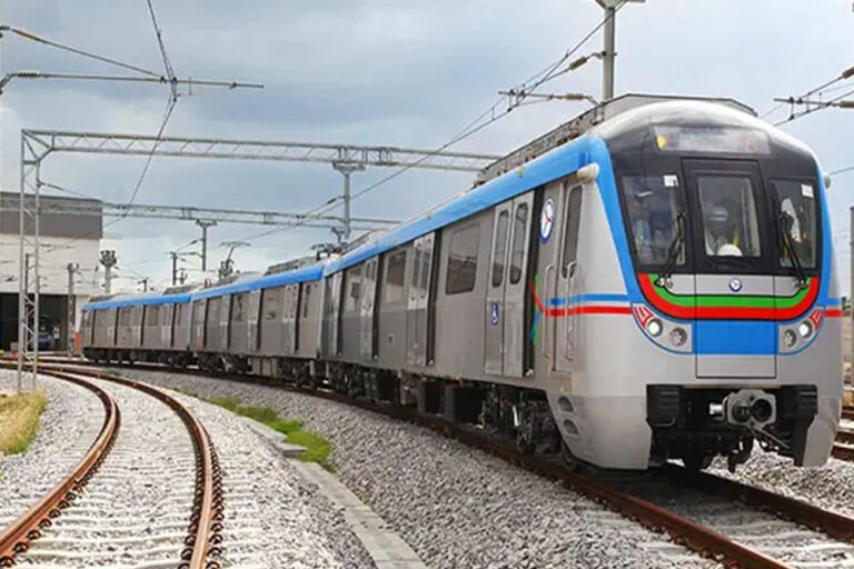Metro_train_indore_2A_62_4-1.jpg