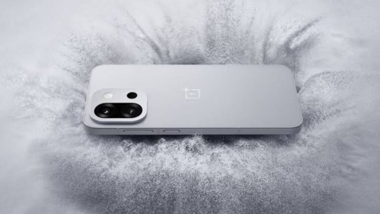 OnePlus 15 Launch: 7000mAh बैटरी, 165Hz डिस्प्ले और Snapdragon 8 Elite 2 के साथ साल के अंत में होगा धमाका