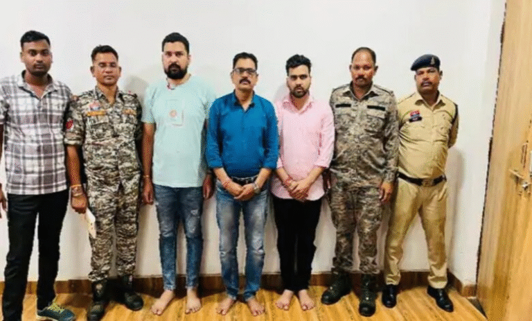 शेयर मार्केट में 10% मुनाफे का झांसा देकर बाप-बेटों ने की 50 करोड़ की ठगी