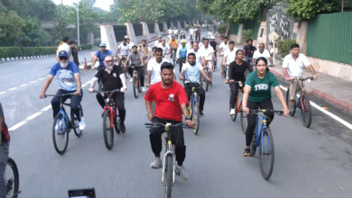 फिट इंडिया संडे ऑन साइकिल 2025 रैली में कौन कौन सामिल ह हुआ : दिल्ली से सीकर तक, साइकिल रैली और फिटनेस का जोश