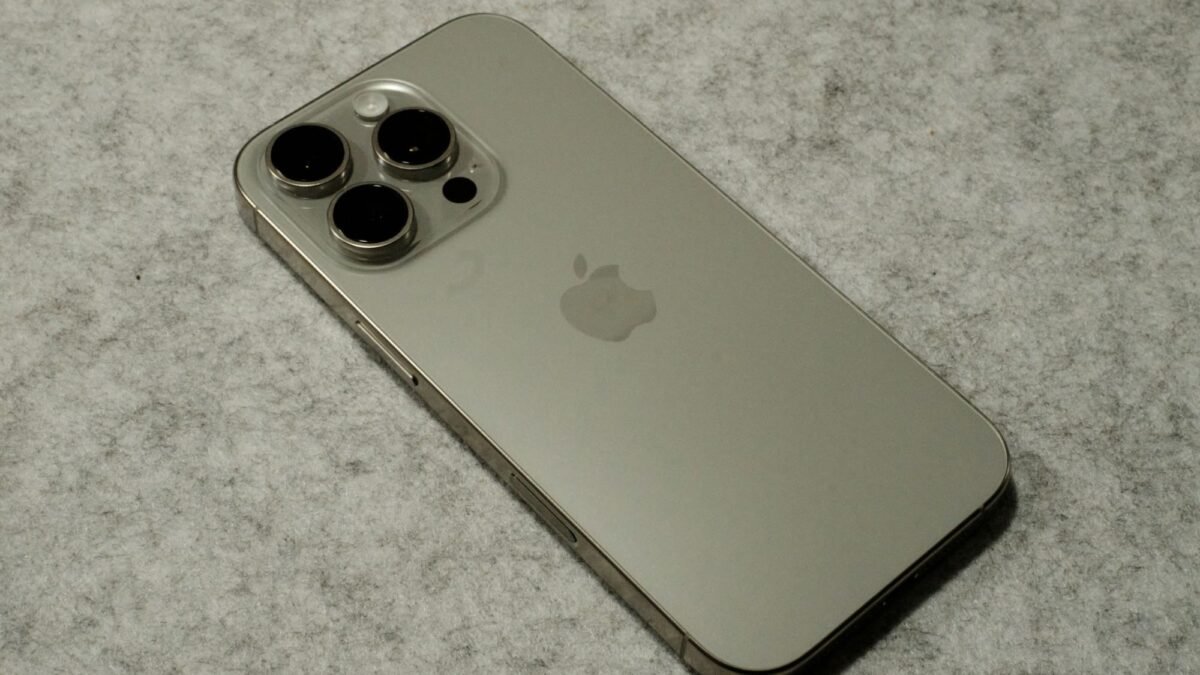 iPhone का नया प्रीमियम 5G स्मार्टफोन लॉन्च शानदार A19 प्रोसेसर के साथ मिलेगा 256GB स्टोरेज और दमदार कैमरा