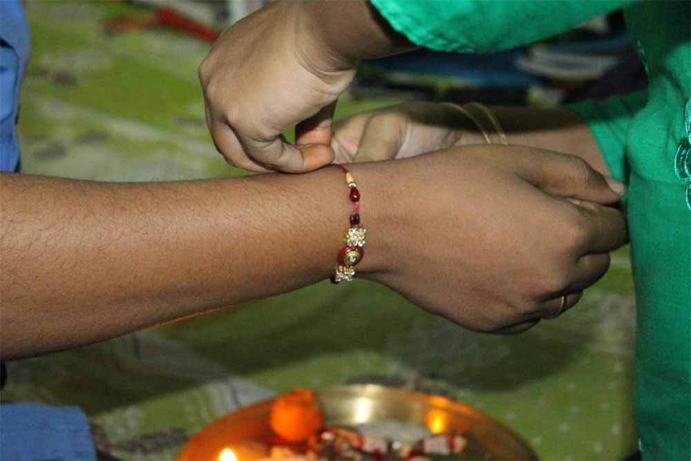 rakhi2-4.jpg