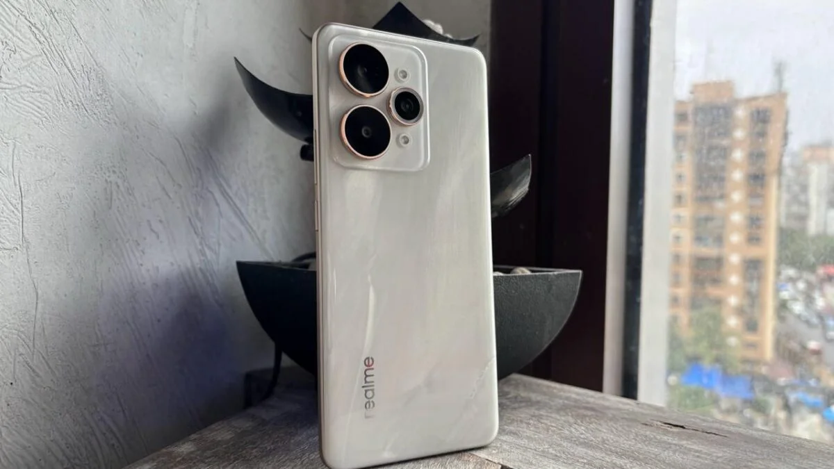 Realme का जबरदस्त 5G स्मार्टफोन लॉन्च 50MP कैमरा, 7000mAh बैटरी और MediaTek प्रोसेसर के साथ