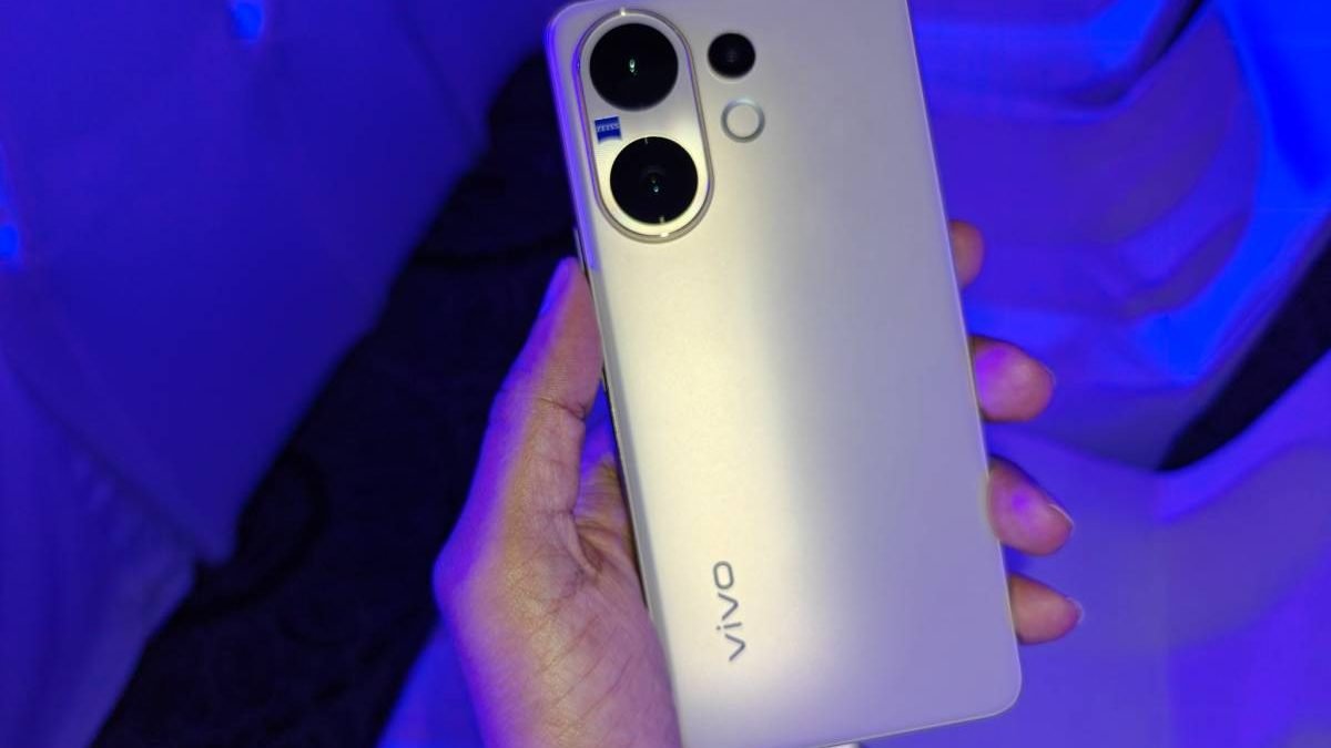 6500mAh बैटरी, 50MP कैमरा और 16GB रैम के साथ लॉन्च हुआ Vivo का धाकड़ 5G स्मार्टफोन