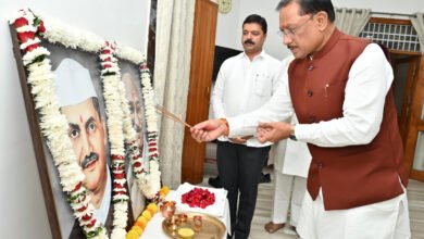 रायपुर : मुख्यमंत्री ने राष्ट्रपिता महात्मा गांधी और पूर्व प्रधानमंत्री श्री लाल बहादुर शास्त्री को उनकी जयंती पर किया नमन
